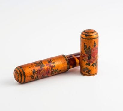 Etui à message en bois à décor floral sur...