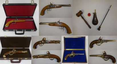 Trois pistolets à silex et poudre noire de...