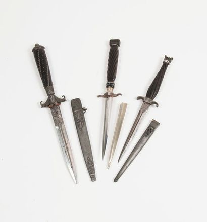 Trois dagues romantiques, dites de vertus,...
