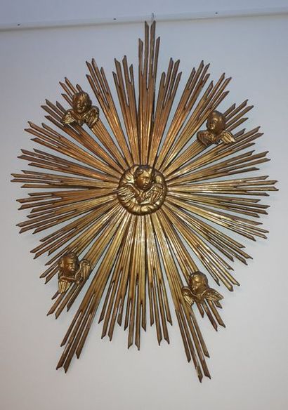 Élément ornemental en bois sculpté et doré...