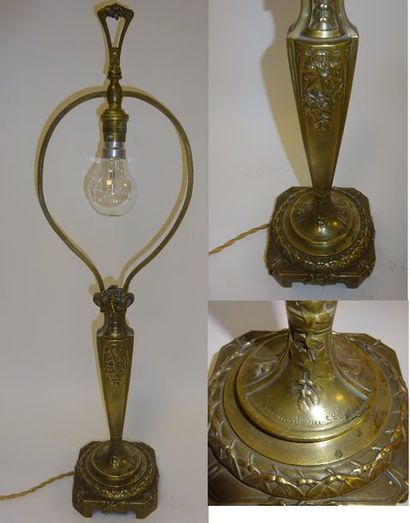 S. GUERARDEAU

Lampe de bureau en bronze.
Le...