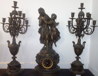 Importante garniture de cheminée composée...
