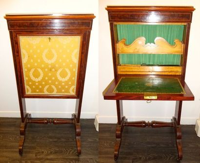 Ecran formant billet-doux en acajou, placage...