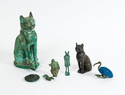 EGYPTE


Lot de 5 bronzes à patine verte...