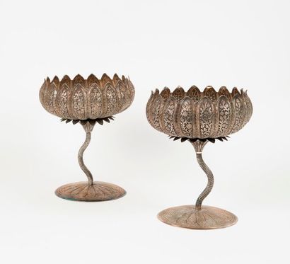 Paire de coupes présentoirs en argent (min....