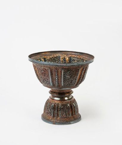 TIBET, XIXème-XXème siècle


Coupe sur piédouche...