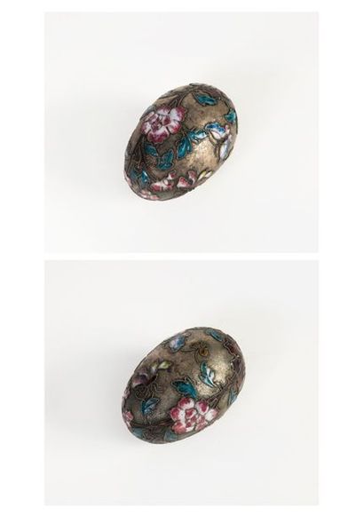 CHINE, XXème siècle


Oeuf en cuivre argenté...