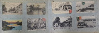 Deux albums de cartes postales sur différents...