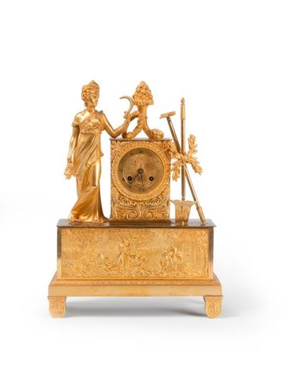 Pendule borne en laiton et bronze dorés ornée...