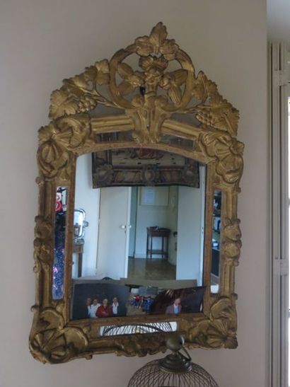 Miroir à fronton et pare-closes en bois doré,...