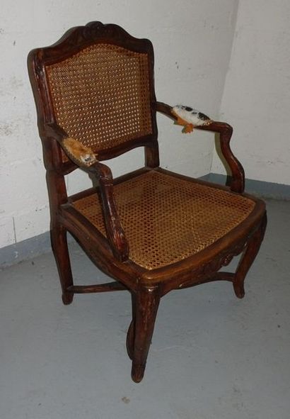 Fauteuil de bureau en hêtre teinté mouluré...