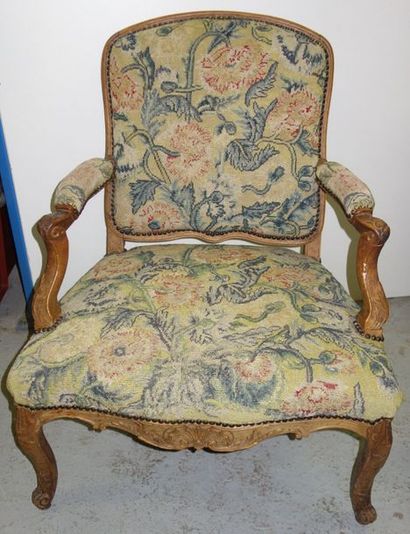 Fauteuil à la Reine à dossier plat en hêtre...