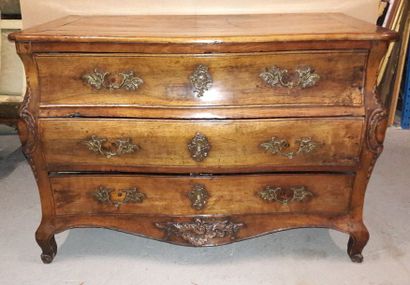 Commode de forme tombeau en bois fruitier...