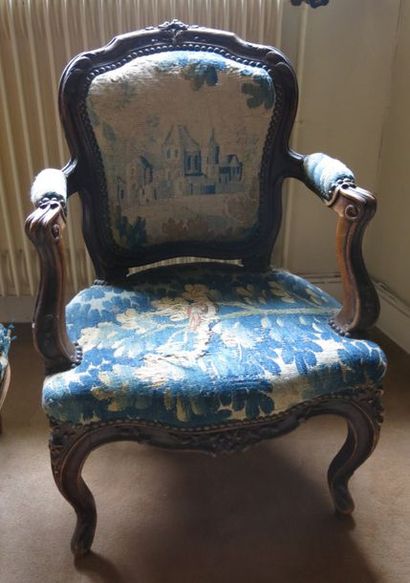 Petit fauteuil d’enfant en bois naturel mouluré...
