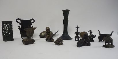 CHINE, XIXème-XXème siècles


Lot de 15 objets...