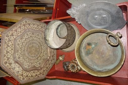 MOYEN ORIENT et DIVERS

Caisse de coupes,...