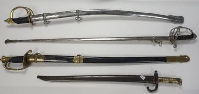 Trois sabres :

- un de modèle 1882. Accidents...