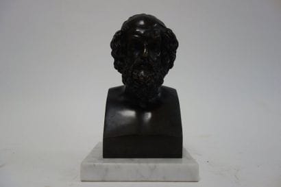 Buste d'Homère.

Epreuve en bronze patiné.

Socle...