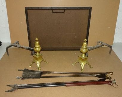 Mannette :
Nécessaire de foyer comprenant...