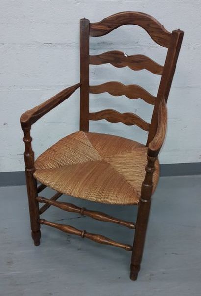 Fauteuil bonne-femme en bois tourné et assise...