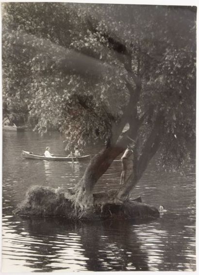 Willy Ronis (1910-2009)


Champigny, 1957.

24...