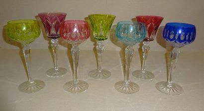 Deux séries de verres à vin du Rhin en cristal...