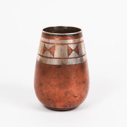 CHRISTOFLE


Vase tronconique en dinanterie...