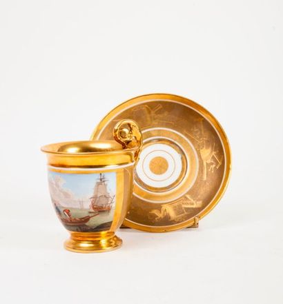 PARIS

Tasse sur petit piédouche circulaire...