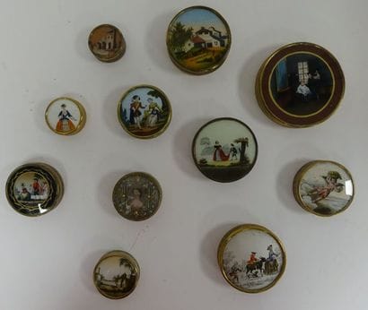 Ensemble de douze boîtes à bonbons en carton...