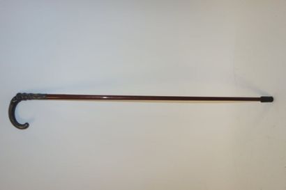 Canne en bois.

Le pommeau en argent (min....