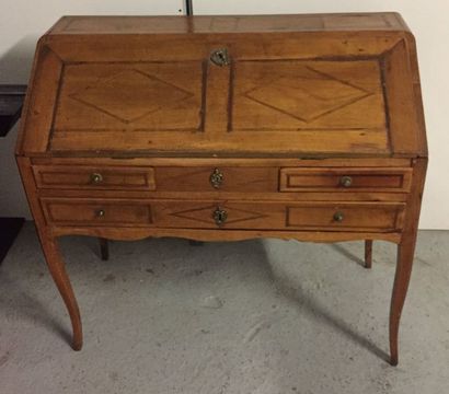 Bureau de pente en bois blond à décor de...