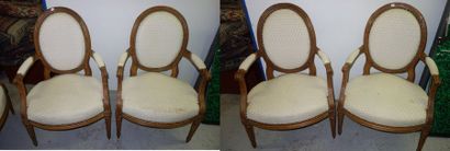 Série (recomposée) de quatre fauteuils à...