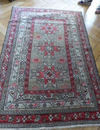 Tapis caucasien, Caucase, vers 1940-1950....