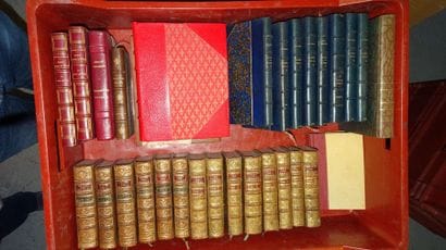 Mannette de livres sur Paris et divers en...