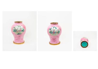 CHINE, XIXÈME SIÈCLE


Potiche en porcelaine...