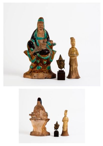 CHINE
Guanyin assise en grès émaillé.

Epoque...
