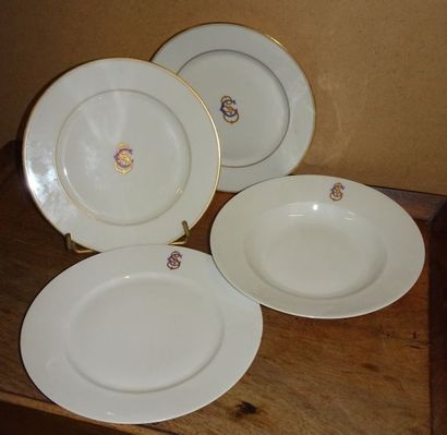 Parties de services de table en porcelaine...