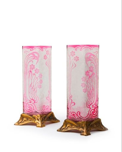 BACCARAT


Paire de vases à section losangique...