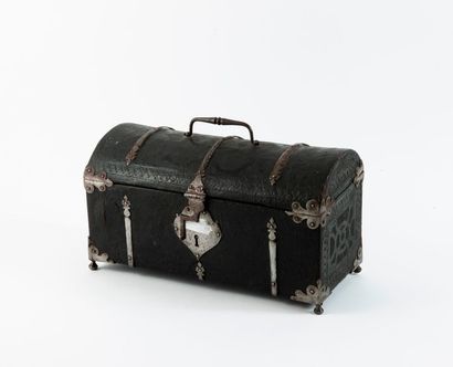 Coffret de voyage à couvercle bombé en bois...