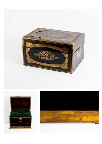Coffret à bijoux en placage d'ébène à décor...