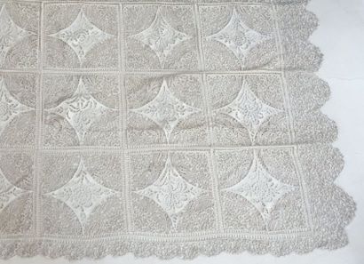 Tapis de table en dentelle de Bruges, à décor...
