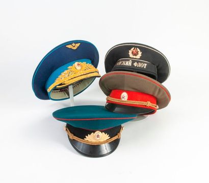 URSS

Quatre casquettes d'officiers soviétiques,...