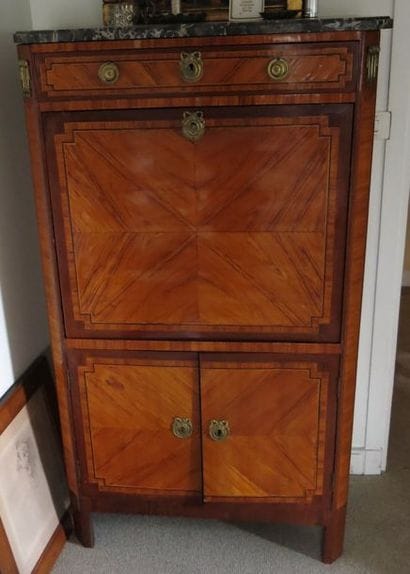 Secrétaire en armoire en placage de bois...