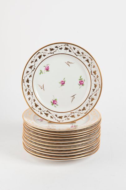 PARIS


Suite de 12 assiettes en porcelaine...