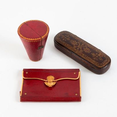 Portefeuilles en cuir rouge de Russie, à...