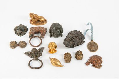 Ensemble de masques de faune, mufles de lion,...