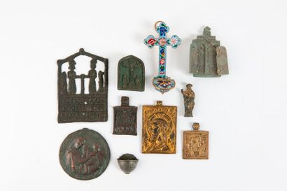 10 objets religieux des XIXème ou XXème siècles...