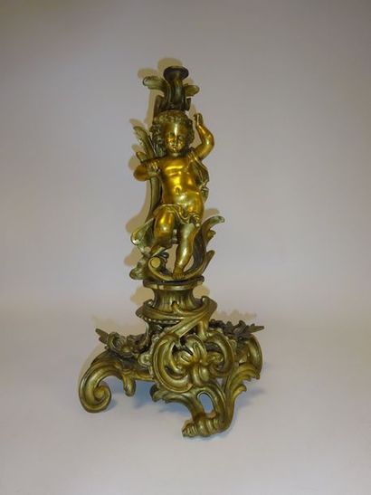 Pied de candélabre en bronze doré à décor...