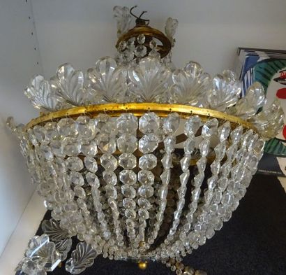 Attribuée à BACCARAT


Suspension en métal...