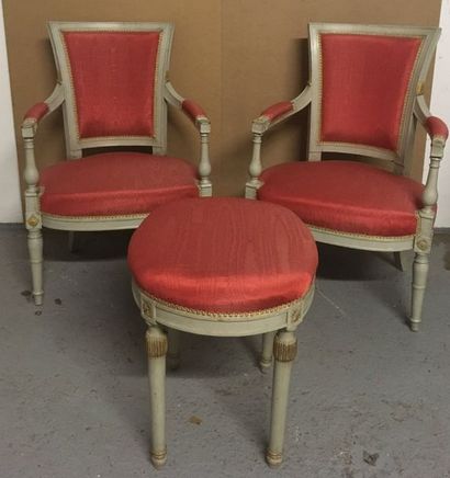 Paire de fauteuils à dossier trapézoïdal...